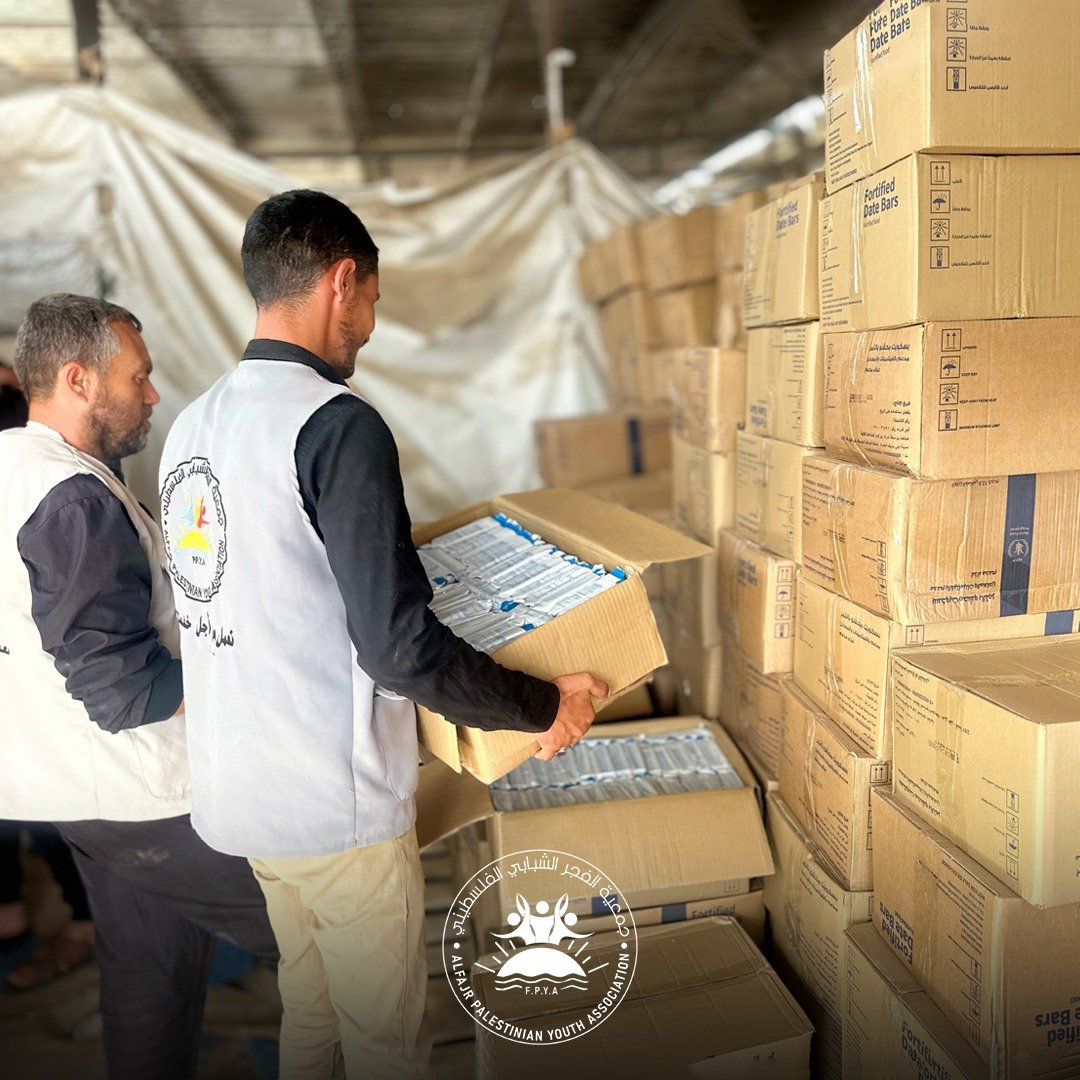 With the support of the (WFP) and in cooperation with (Anera) AlFajr Youth Association distributes fortified date biscuits and cooking oil to families