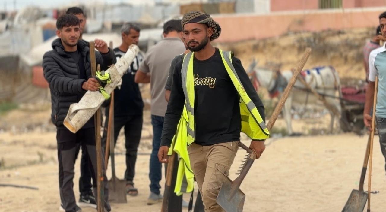 Waste Removal Project in Al-Mawasi, Khan Younis, Suspended Due to Lack of Funding