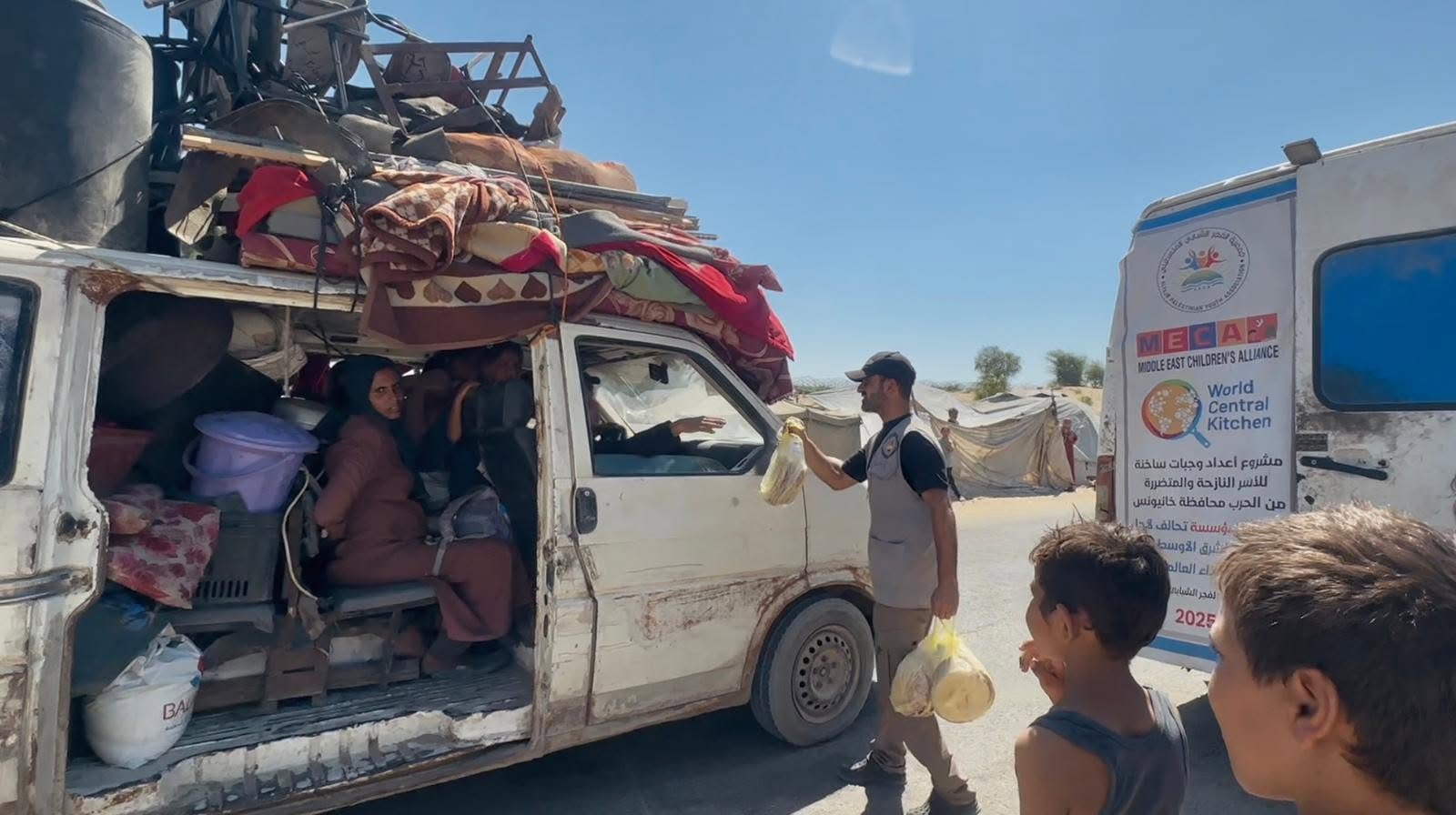 AlFajr Distributes Drinking Water and Bread to Families Displaced from Gaza City