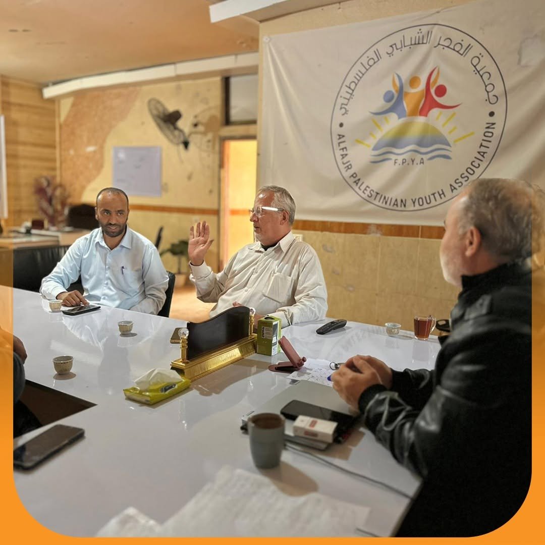 جمعية الفجر وبلدية القرارة تبحثان بدء أعمال تسوية الأراضي في غرب القرارة ضمن استكمال مشروع اعادة تسكين السكان