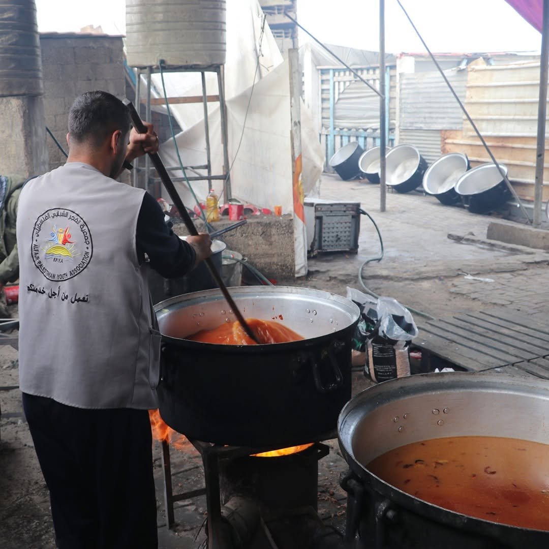 AlFajr Association’s Kitchen Continues Providing Daily Meals to Affected Families During Ramadan