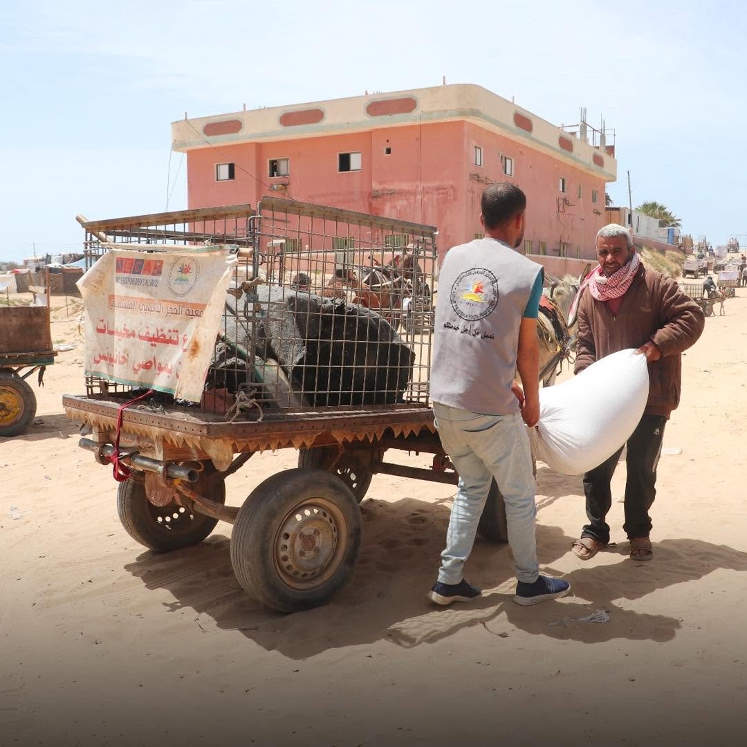 AlFajr Provides Animal Feed to Workers Engaged in the Solid Waste Collection Project