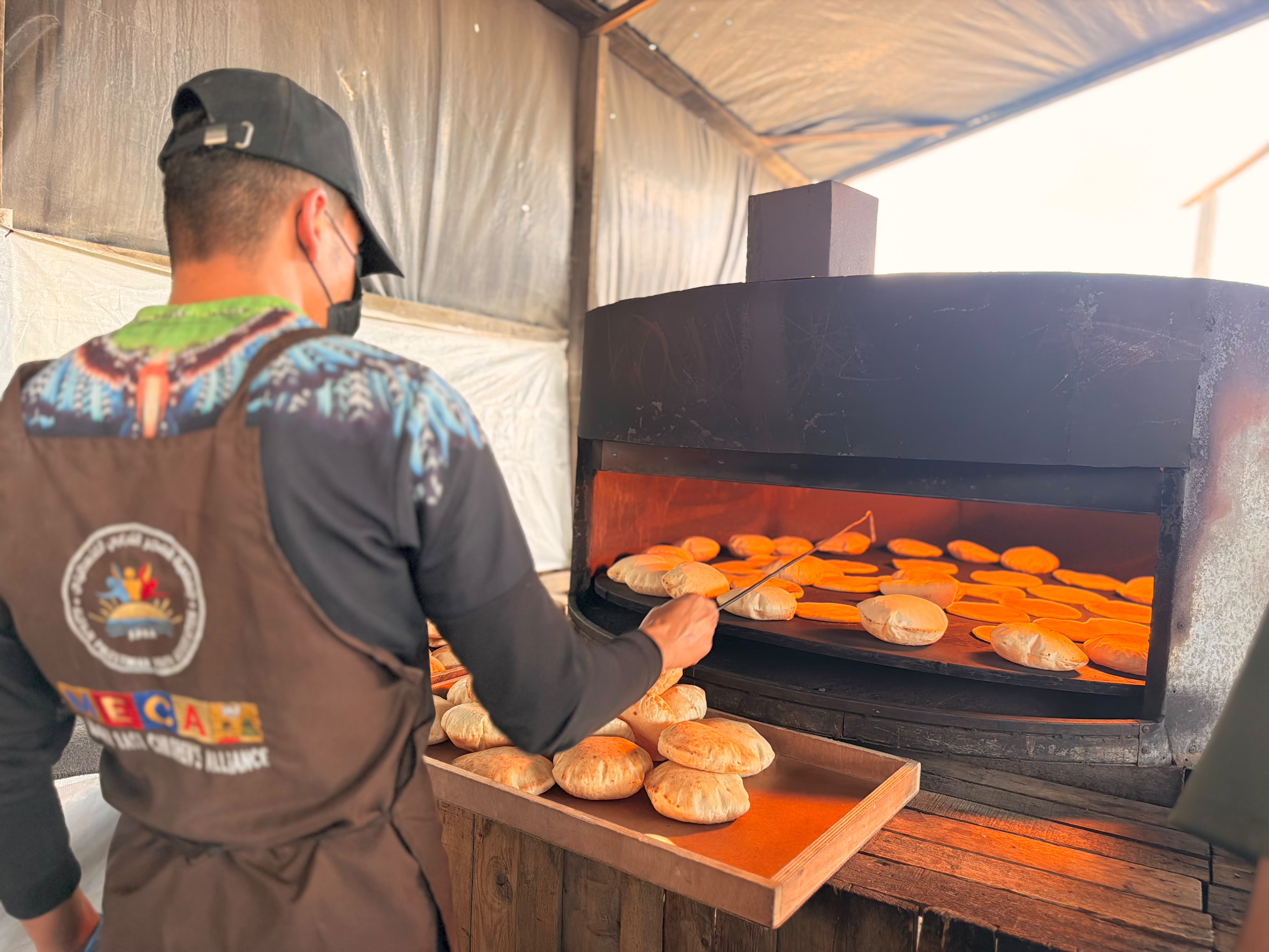 ALFajr Palestinian Youth Association Continues Operating Free Bakeries in Al-Mawasi, Khan Younis with Support from MECA