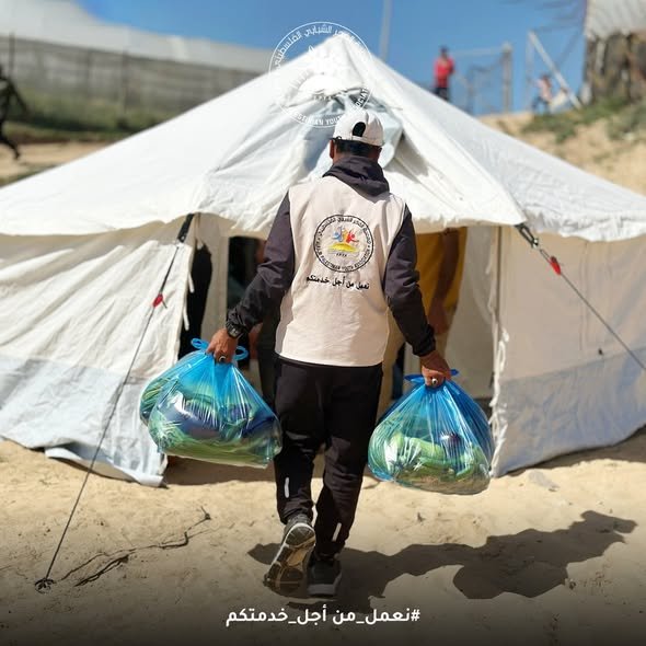 AlFajr Distributes Fresh Vegetable Baskets to Families Displaced from Rafah
